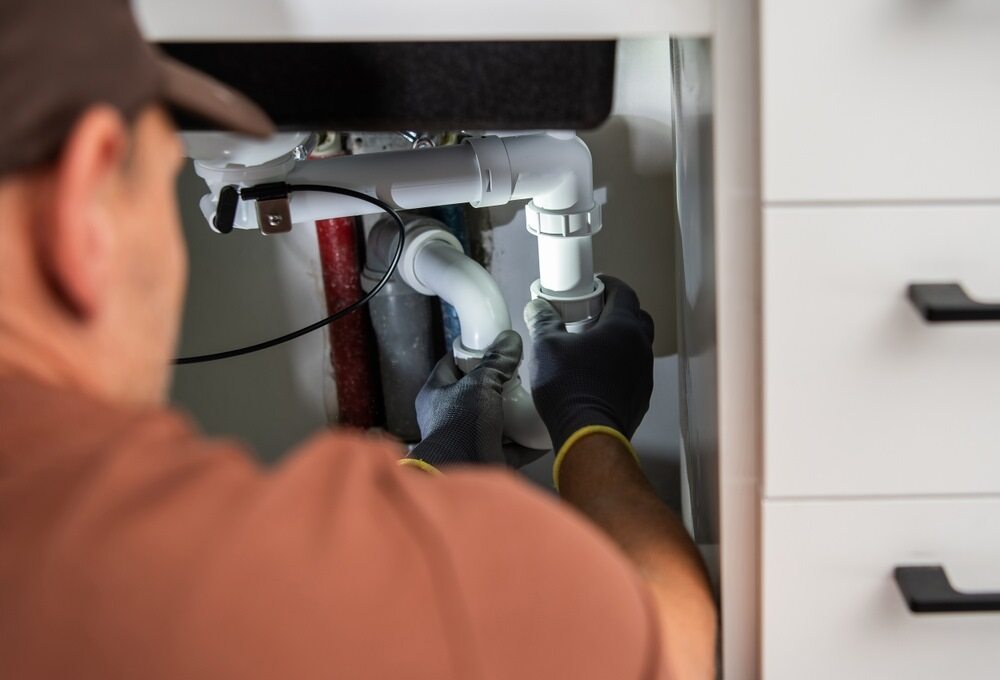 What qualifications are needed for gas fitting?