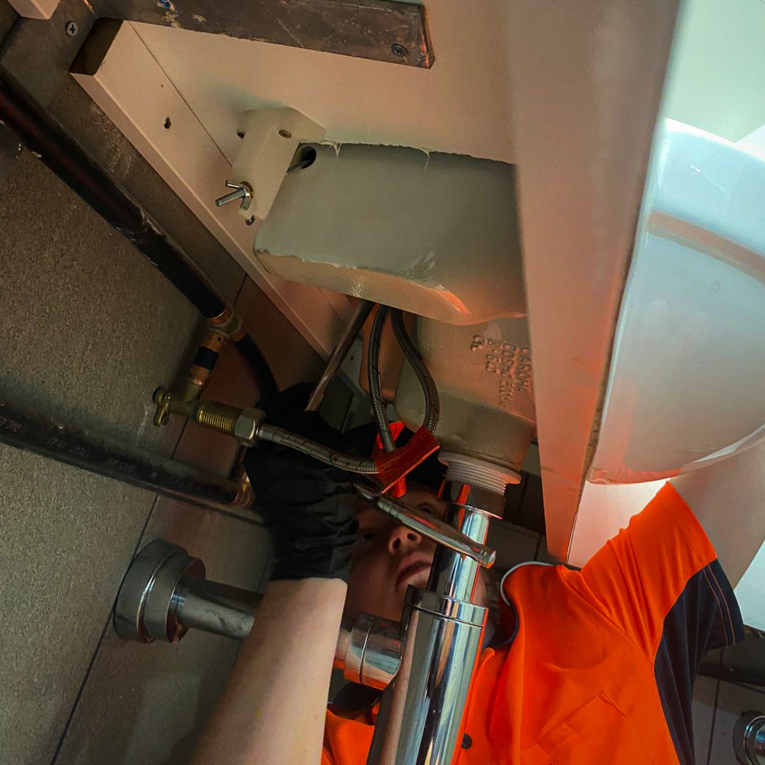 How to Keep Your Home Safe While Waiting for an Emergency Plumber